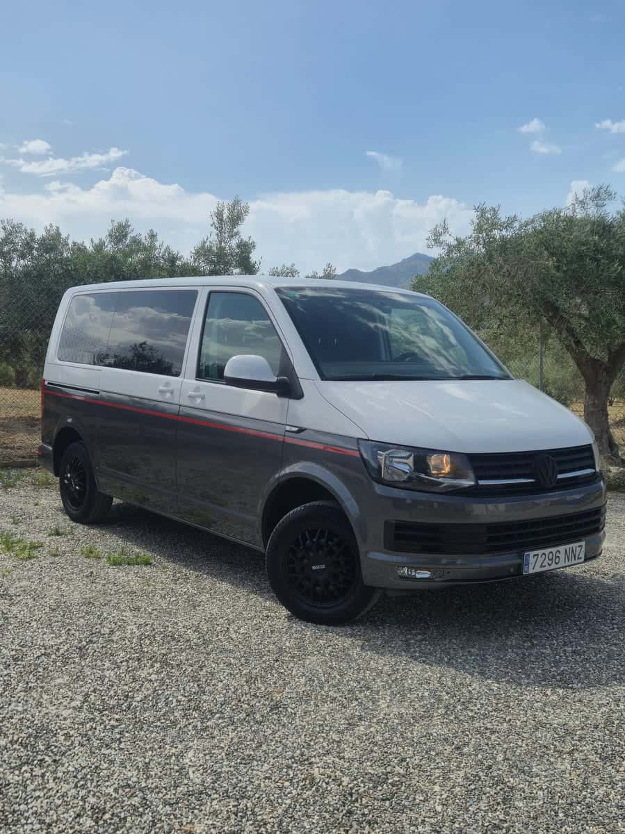 Used van Volkswagen Transporter T6 2.0 TDI 150 PS DSG in Malaga