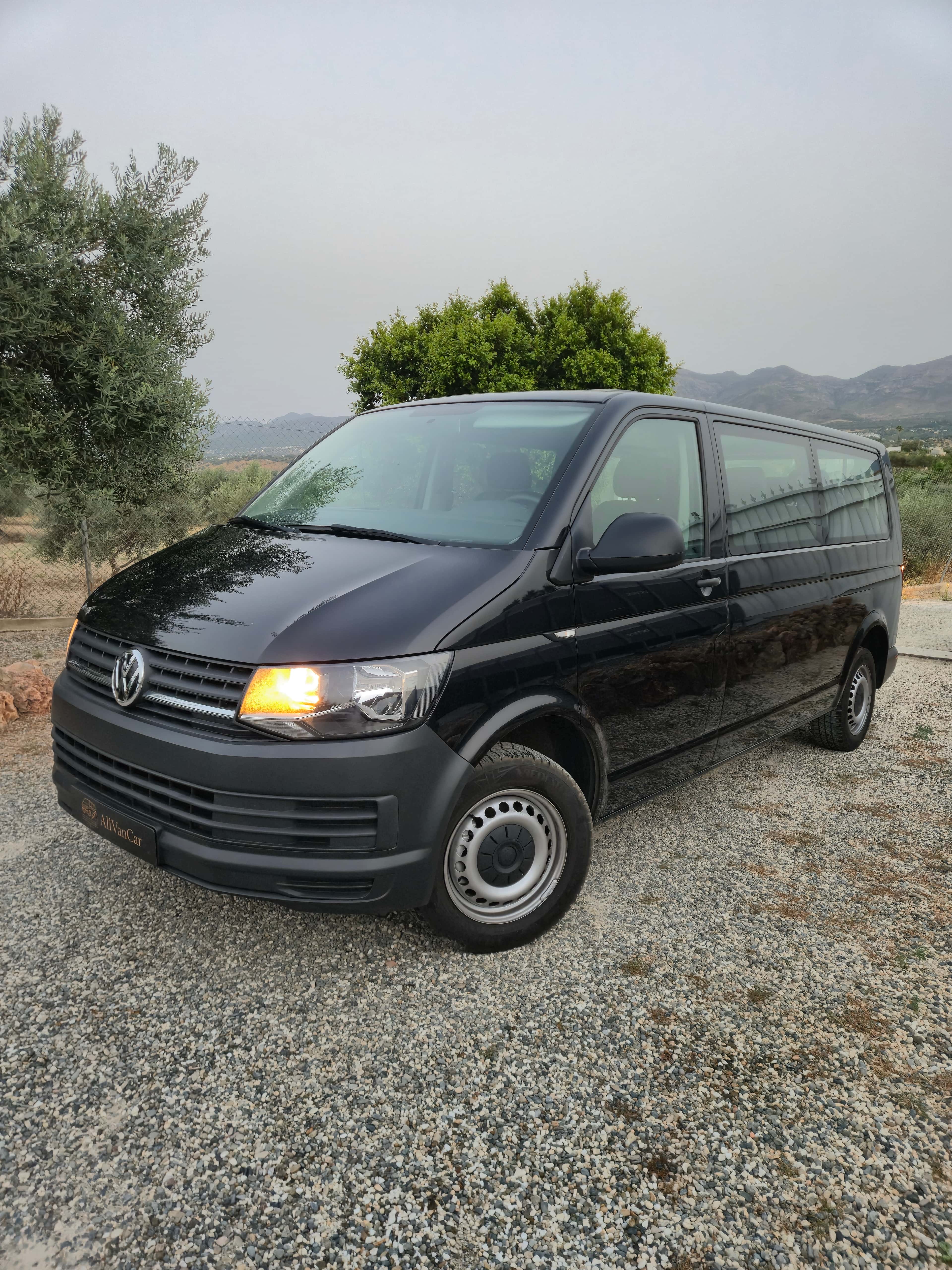 Used van Volkswagen Transporter T6 2.0 TDI 150 PS LWB 9-Seater in Malaga