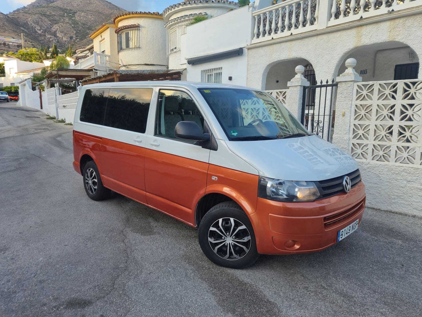 VW Transporter T5 2.0TDI 140CV 9 Plazas entregado por AllVanCar