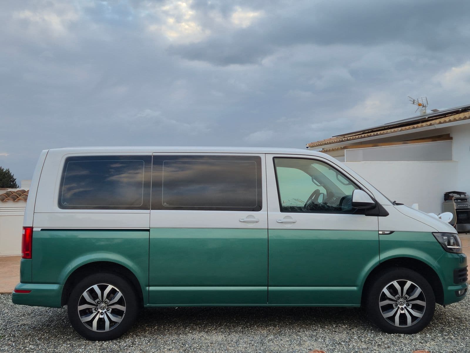 Detalles de Volkswagen Transporter T6 (8-Seater) de segunda mano en Málaga - Vista 2